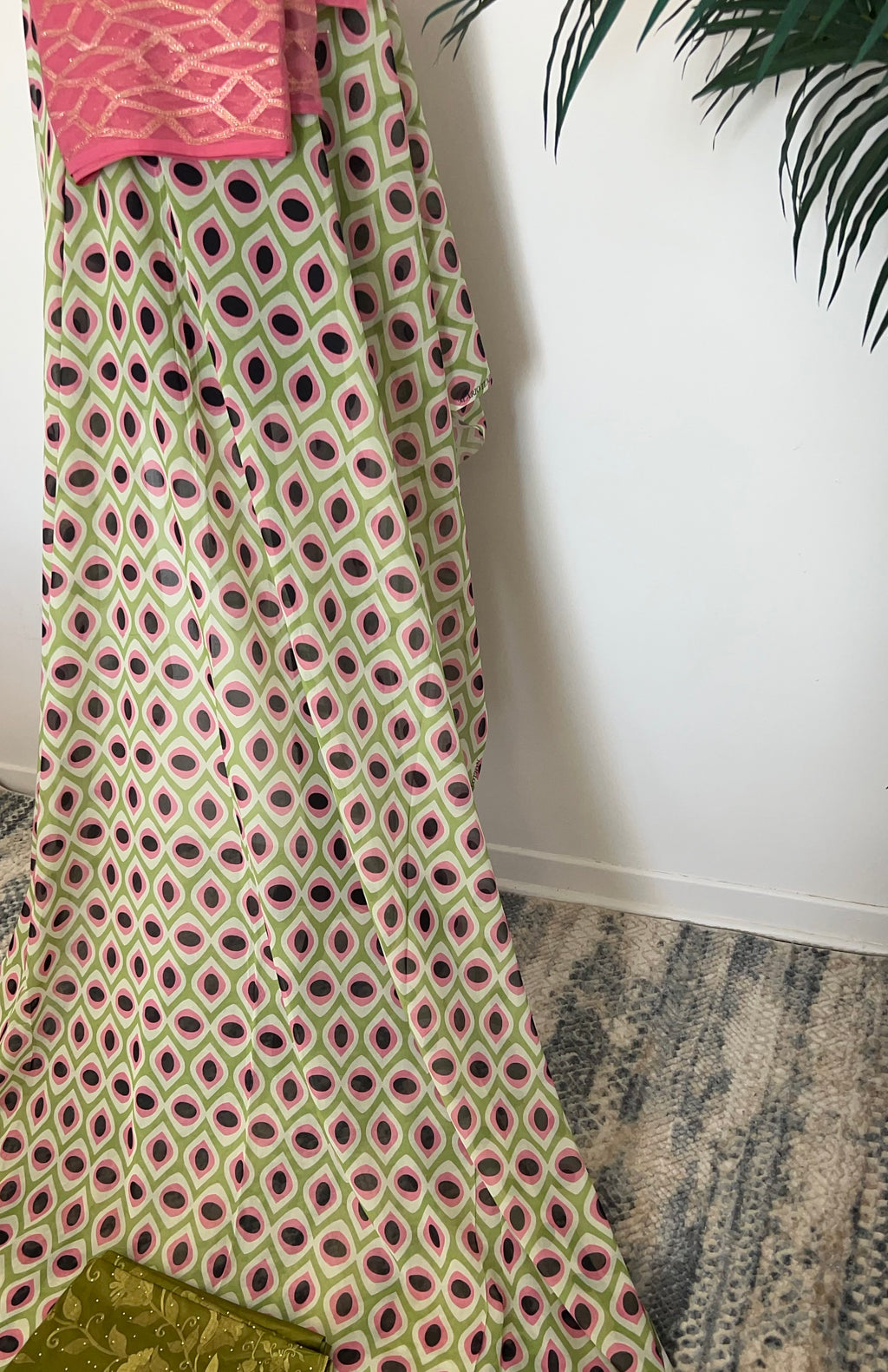 A beautiful Italian Green/pink Dirac full bac, free size print.