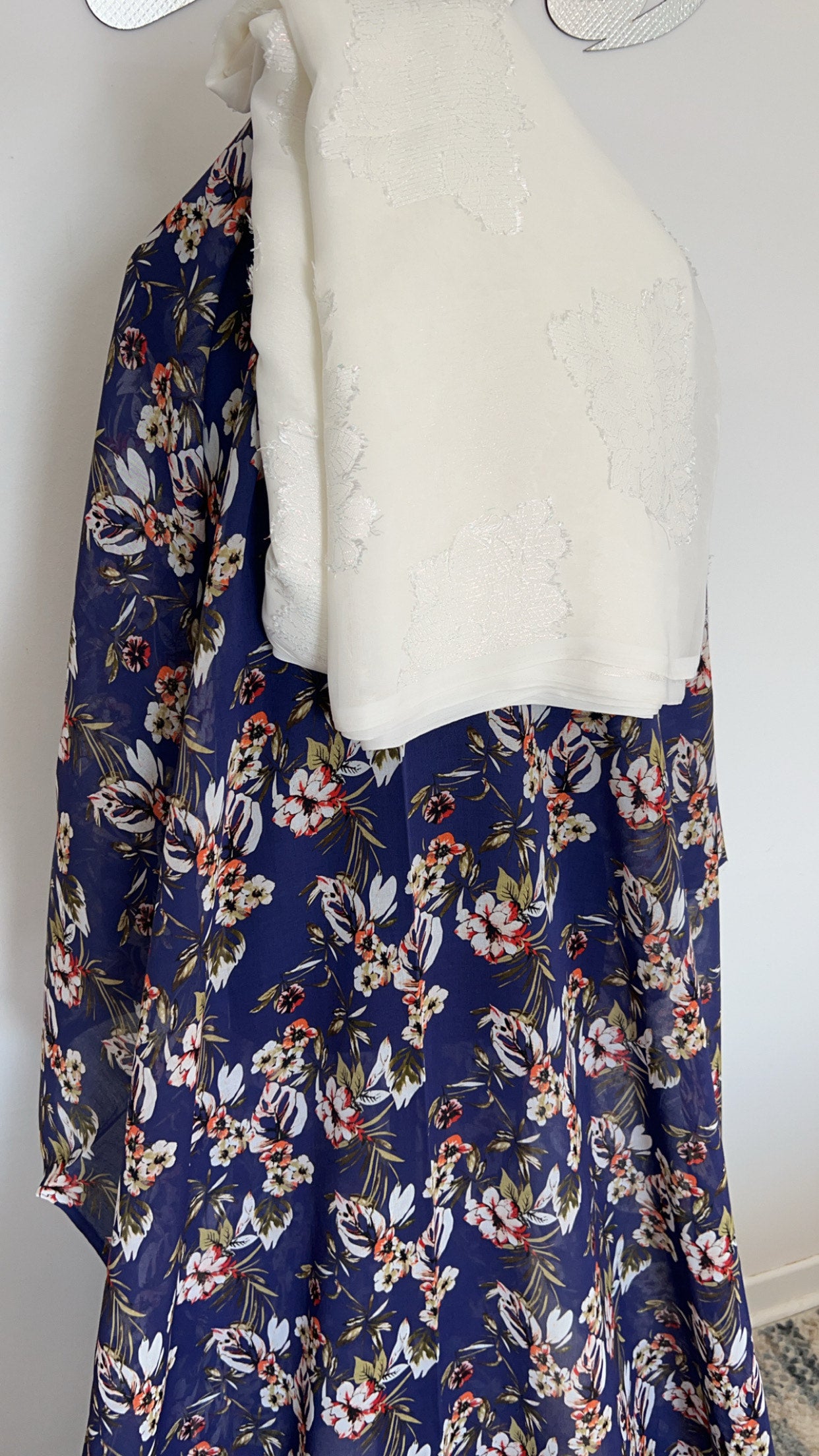 Euro modda dirac set Free siz. full bac with white chiffon garbasaar and blue navy gogora