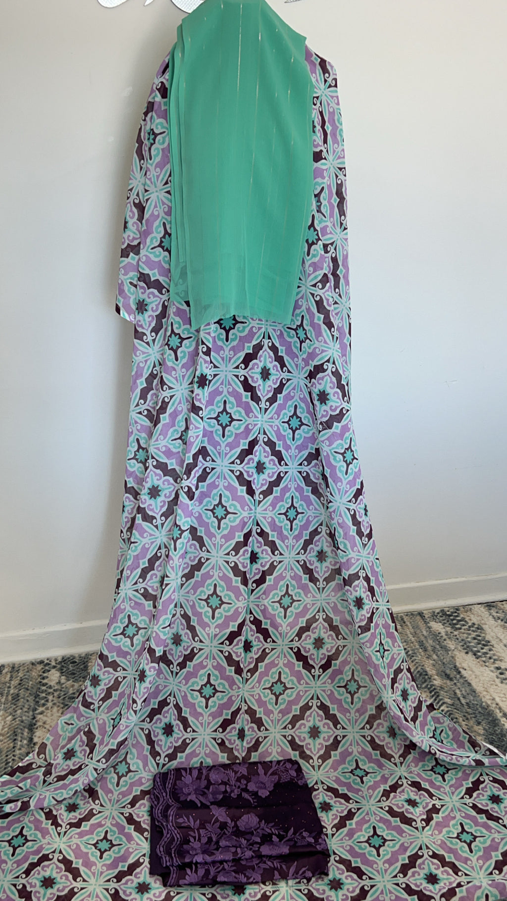 Beautiful dirac set Free size. full bac with Turquoise chiffon garbasaar and purple gogora