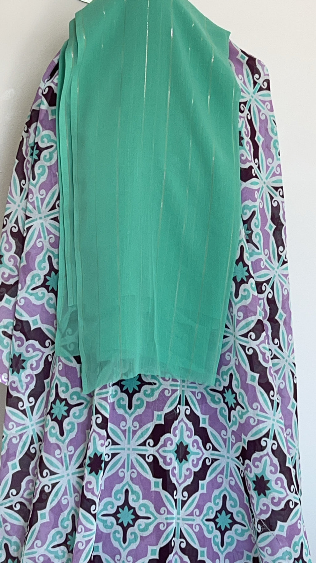 Beautiful dirac set Free size. full bac with Turquoise chiffon garbasaar and purple gogora