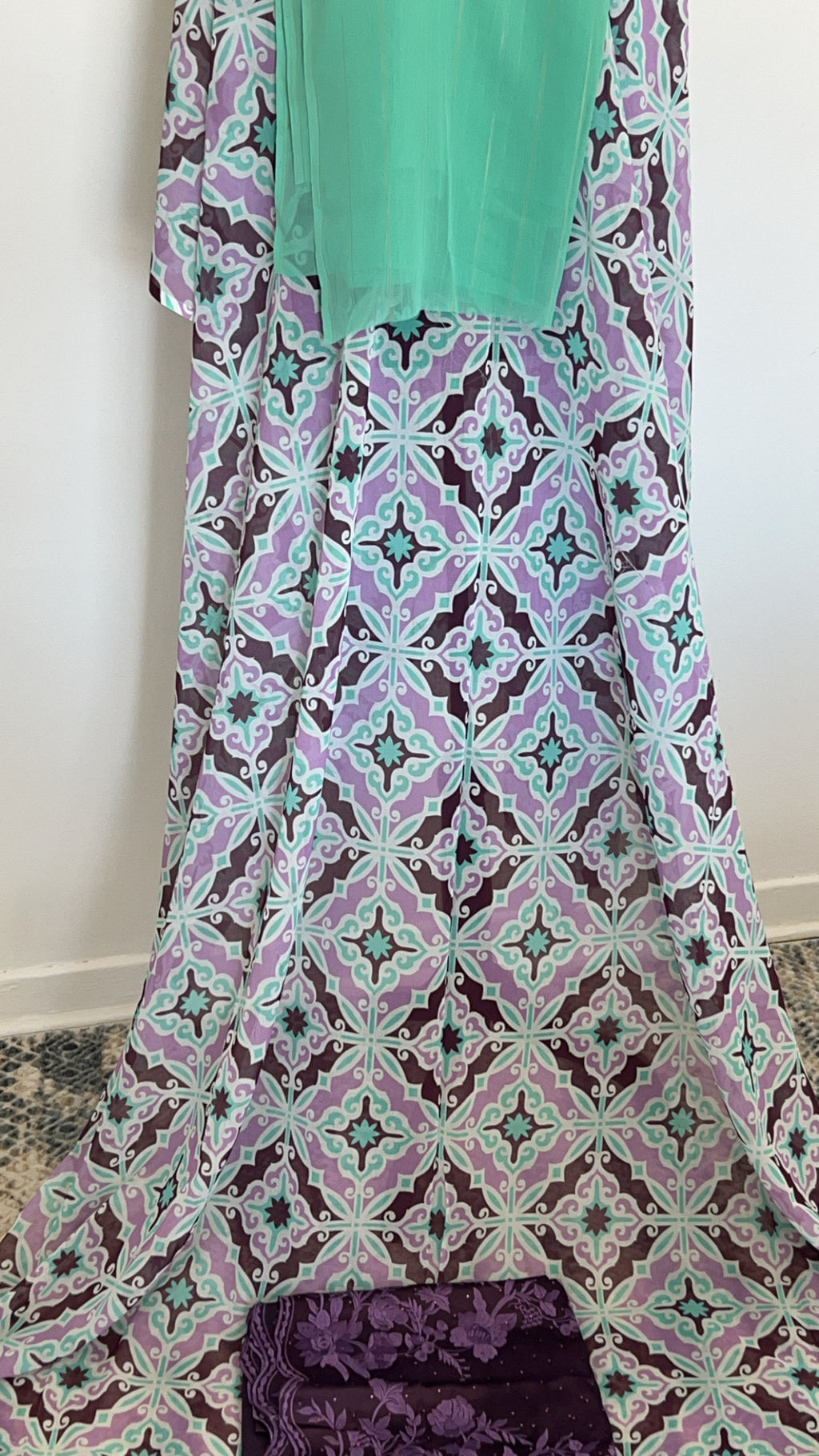 Beautiful dirac set Free size. full bac with Turquoise chiffon garbasaar and purple gogora