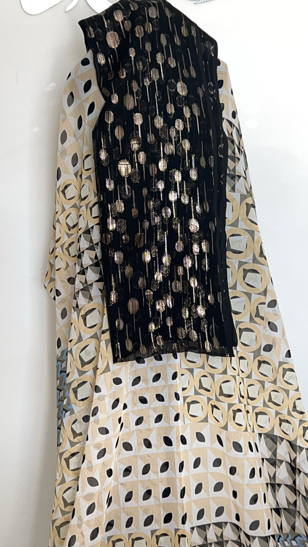 Swiss dirac set Free size. full bac with black silk garbasaar and beige gogora