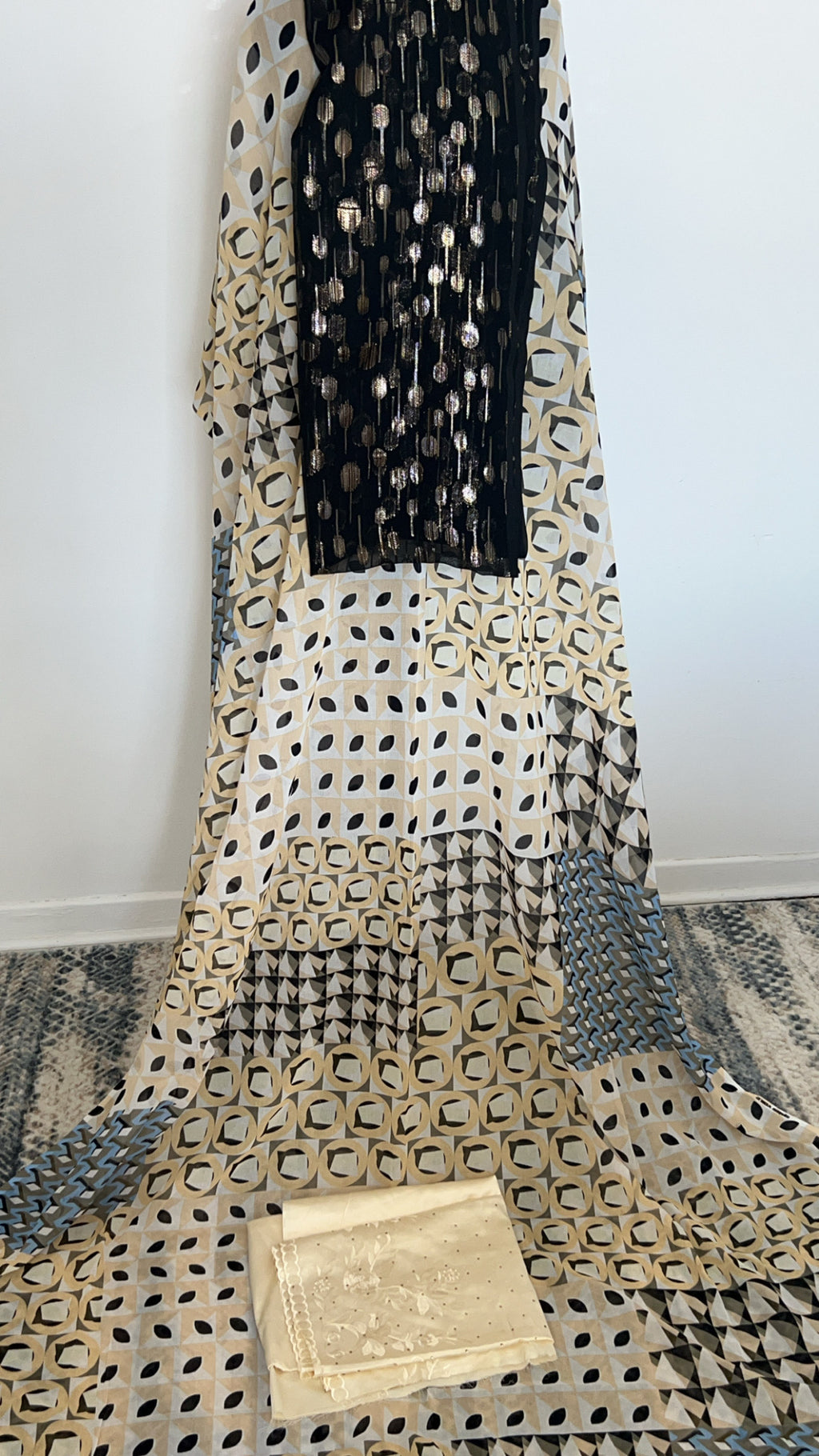 Swiss dirac set Free size. full bac with black silk garbasaar and beige gogora