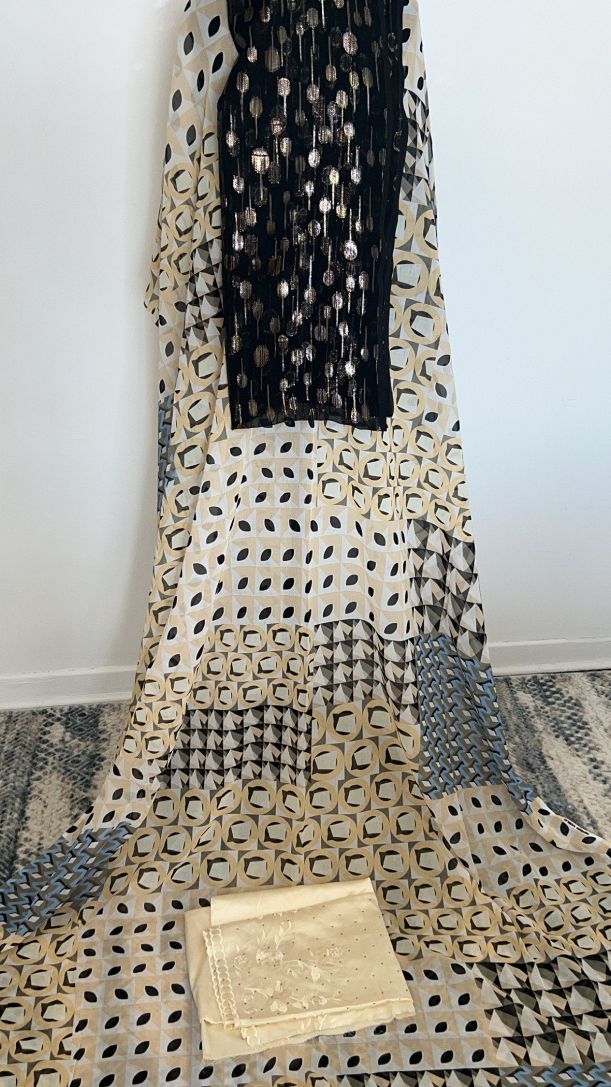 Swiss dirac set Free size. full bac with black silk garbasaar and beige gogora