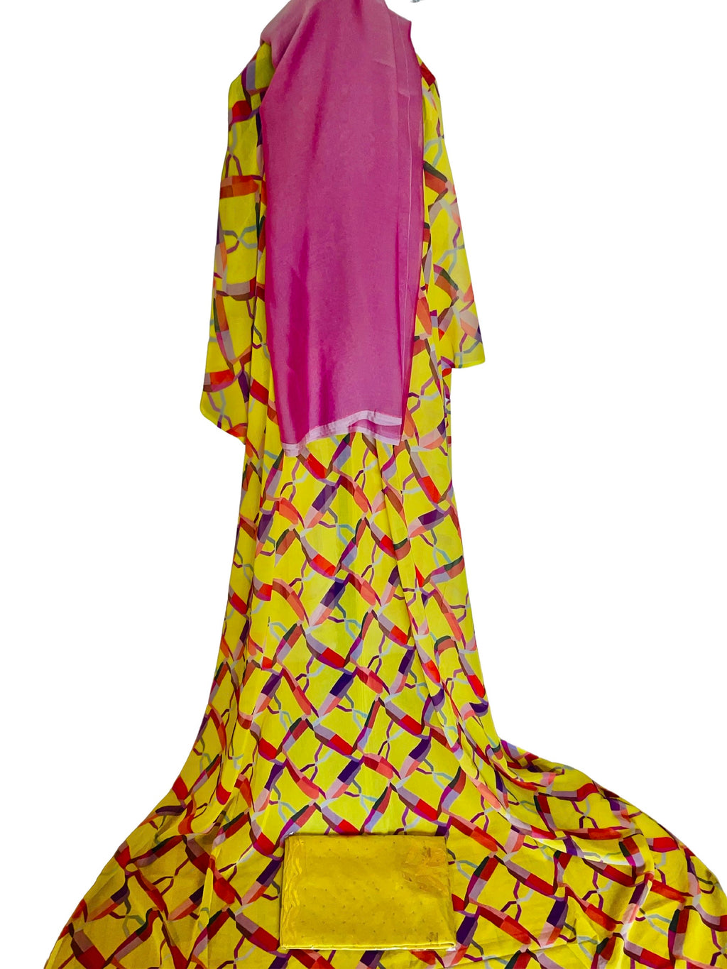 A beautifull Dirac somali full bac set. Free size with Yalow  gogora and pink garbasaar